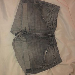 Low rise gray shorts
